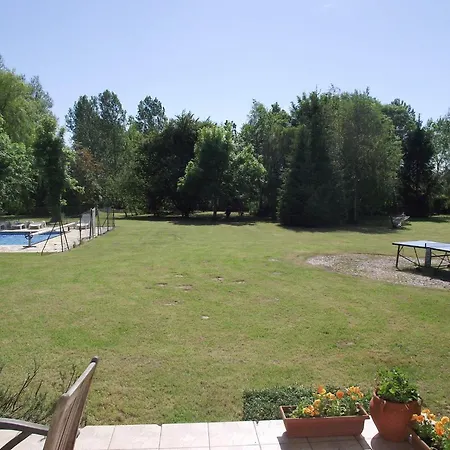 With Swimming Pool, Cleaning Included Hébergement de vacances *